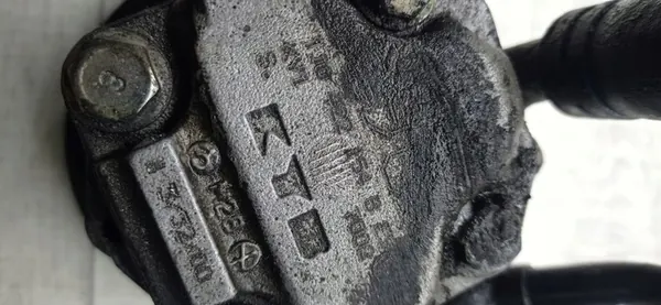 Bomba de dirección asistida AUDI A3 8L image 4