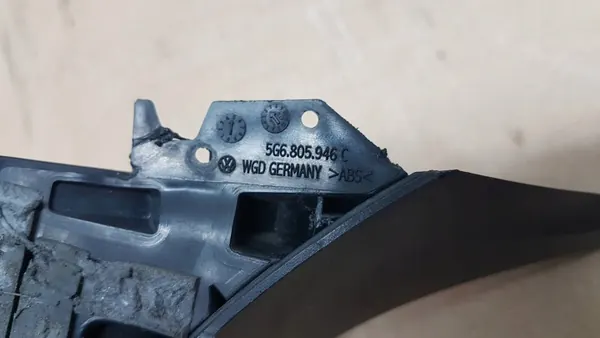 VW Golf VII GTI Spoiler OEM 5G6827934 - Gebruikt image 3
