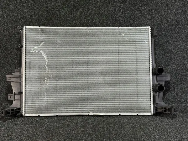 Begagnad Iveco OE kylare OEM 8A4760400 för Daily VI image 2