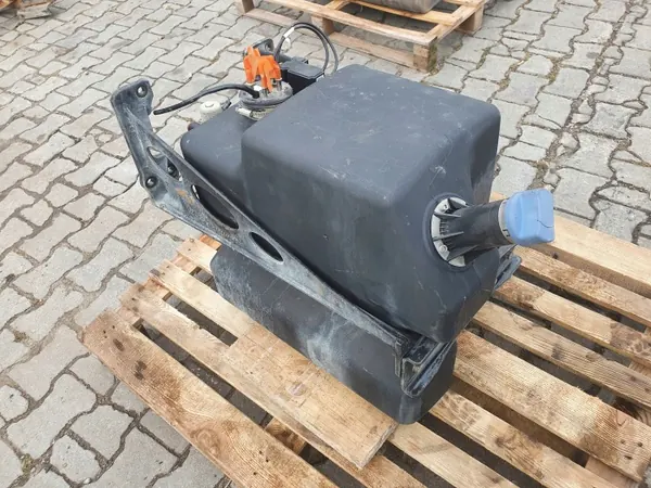 Gebruikte AdBlue-tank OEM 81154025049 voor MAN TGS Euro6 image 2