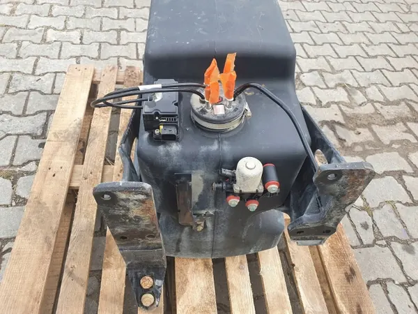 Gebruikte AdBlue-tank OEM 81154025049 voor MAN TGS Euro6 image 3