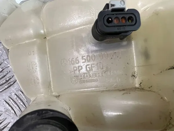 Kühlmittelbehälter Mercedes GL X166 OEM 1665000049 image 3