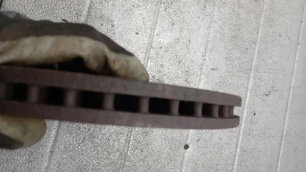 Tambour de Frein CITROEN OEM Avant Droit C4 image 3