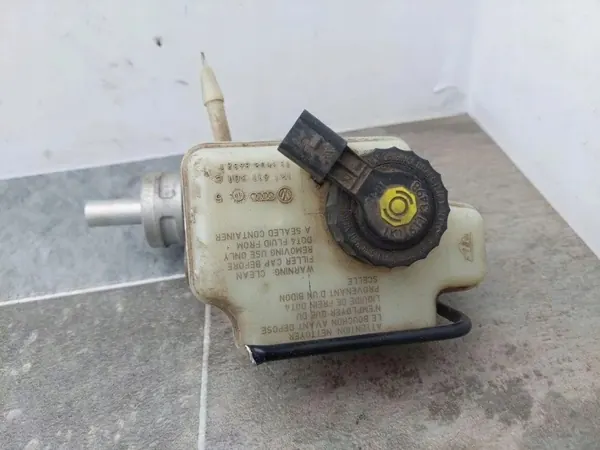 VW Remcilinder OEM 1K1411301C - Gebruikt image 4