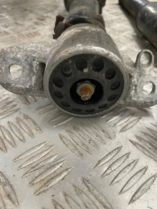 OEM 8T0513035L Taka-iskunvaimentimet Audi A5 8T:lle image 5