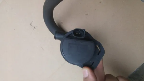 Mercedes-Benz OE Wasserpumpe für ML W166 - Gebraucht image 2