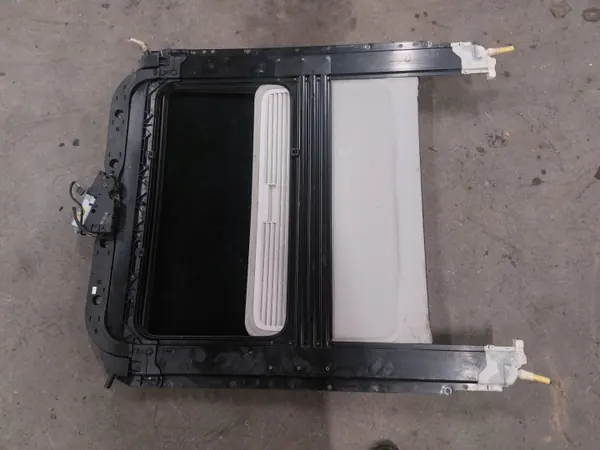 Taklucka VW Passat B6 Kombi OEM 1K0877255 8D0959591C image 3
