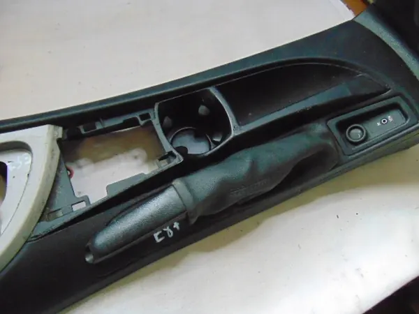 Accoudoir tunnel central BMW E87 OEM - Noir image 3