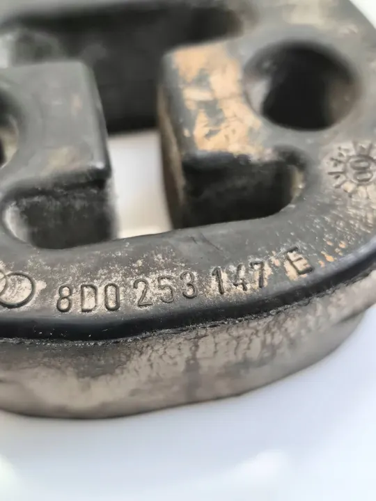 Support échappement arrière Audi A6 S6 C5 OEM 8D0253147 image 4