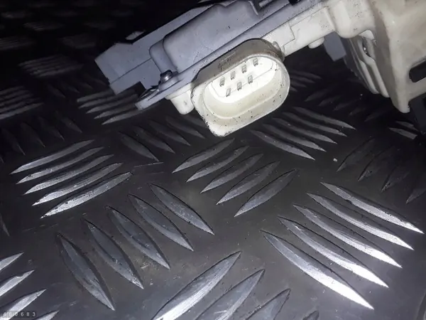 2008 VW Passat Schloss 3c4839016b image 3