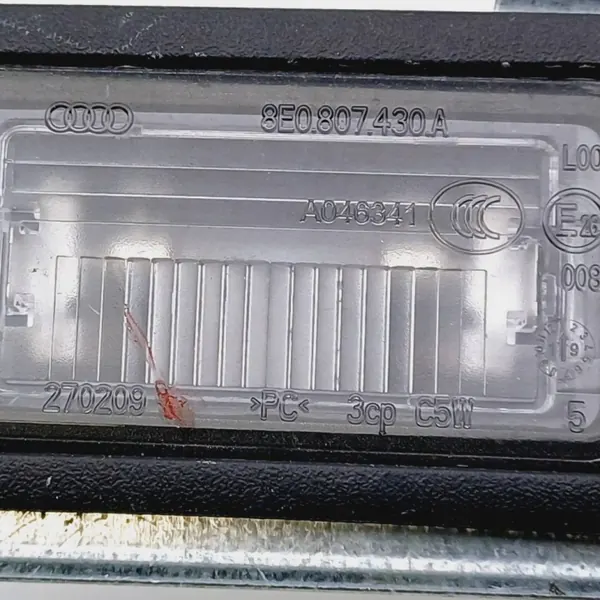 Garniture de Hayon OEM DRC78084 pour Audi A3 S3 8P image 5