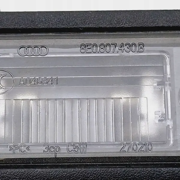 Garniture de Hayon OEM DRC78084 pour Audi A3 S3 8P image 6