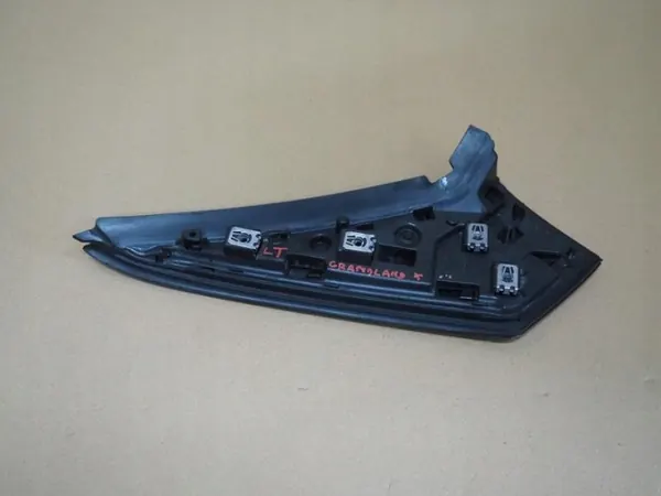 Vasen taka-klappisuojus OEM YP00030477 Opel Grandland X image 4