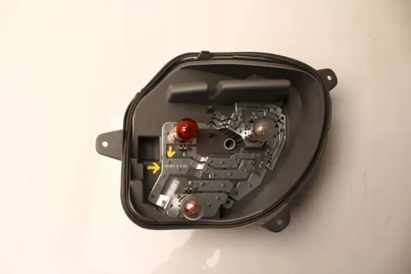 OEM WKŁAD LAMPY GNIAZDO ŻAROWEK LEWY TYŁ MERCEDES A W176 2018 image 2