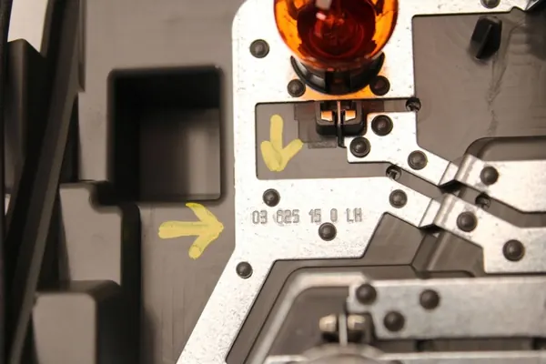 OEM WKŁAD LAMPY GNIAZDO ŻAROWEK LEWY TYŁ MERCEDES A W176 2018 image 4