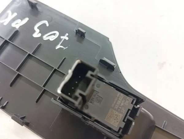 Fensterschalter vorne links Seat Arona 2022 OEM 5G0959855P image 4