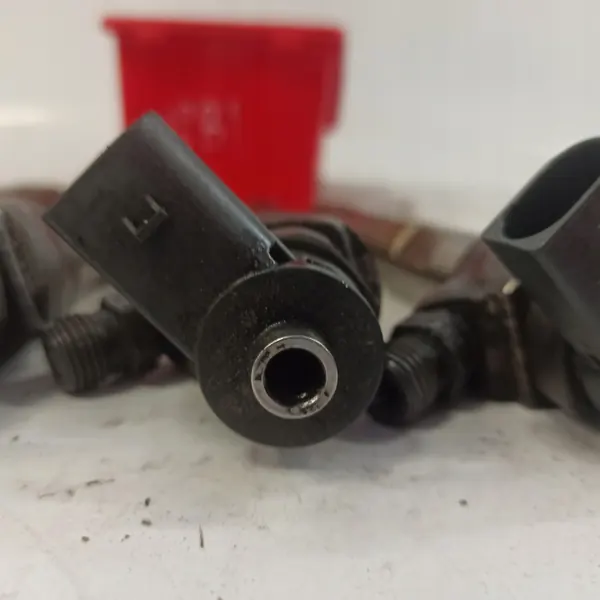Inyector Volkswagen Golf VII OEM 04L130277AD image 4
