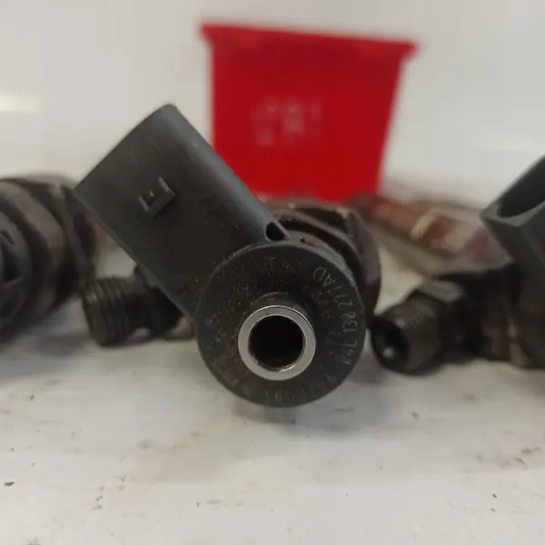 Inyector Volkswagen Golf VII OEM 04L130277AD image 5