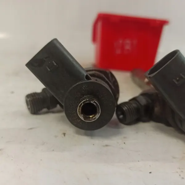 Inyector Volkswagen Golf VII OEM 04L130277AD image 6