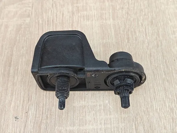 Parada do porta-malas traseiro esquerda BMW G26 OEM 7441961 image 3