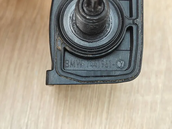Parada do porta-malas traseiro esquerda BMW G26 OEM 7441961 image 4