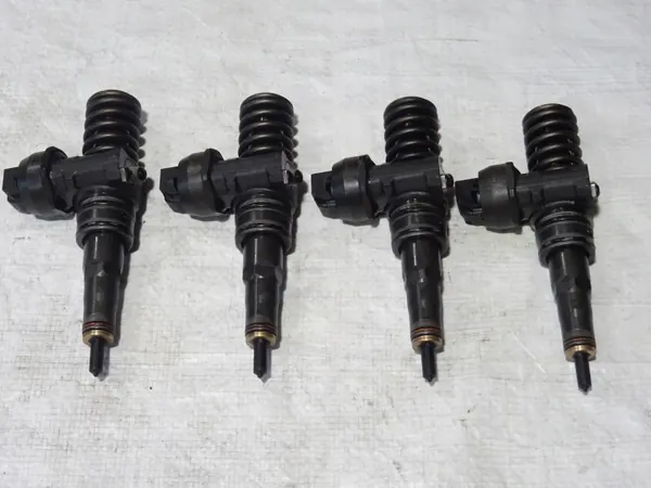 Brandstofpomp OEM 038130073AG voor VW Touran 1.9 TDI image 2