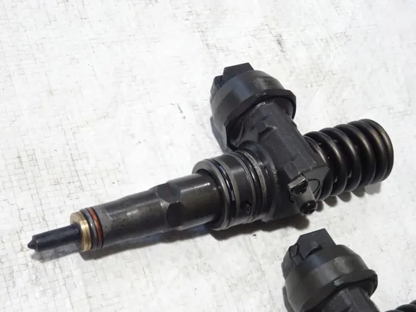 Brandstofpomp OEM 038130073AG voor VW Touran 1.9 TDI image 5