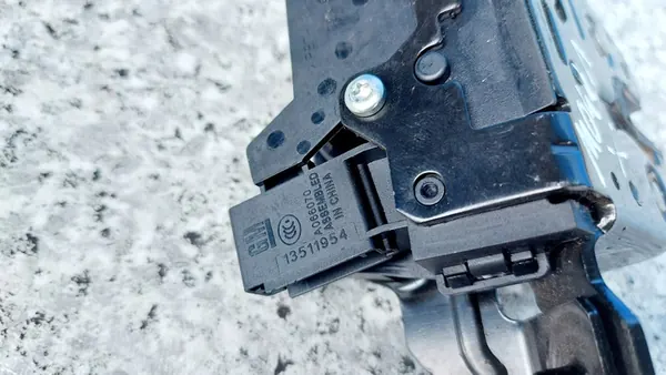 Baklucka lås OPEL MOKKA X 13511954 image 3