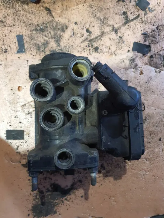 EBS-Ventil OEM 81523016212 für MAN Knorr Bremse image 2