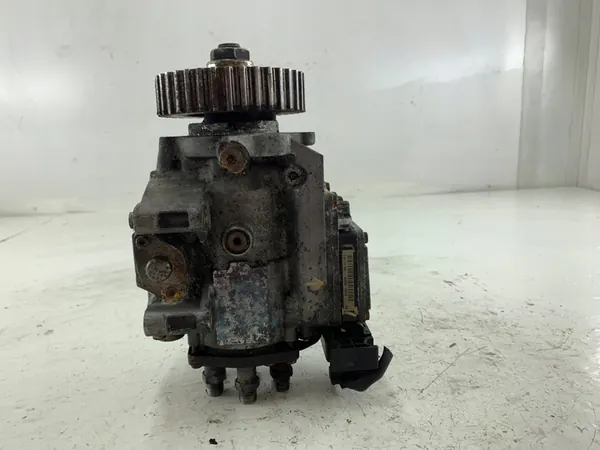 Audi A6 C5 2.5 TDI Kraftstoffpumpe OE 059130106A image 3