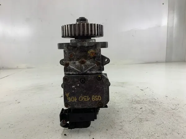 Audi A6 C5 2.5 TDI Kraftstoffpumpe OE 059130106A image 4