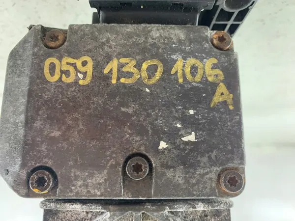 Audi A6 C5 2.5 TDI Kraftstoffpumpe OE 059130106A image 5