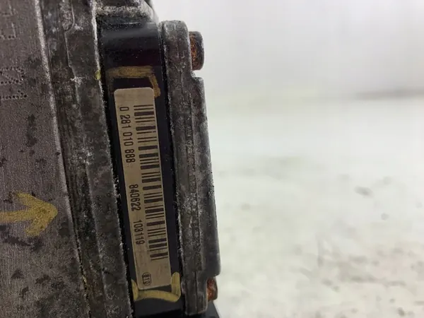 Audi A6 C5 2.5 TDI Kraftstoffpumpe OE 059130106A image 6