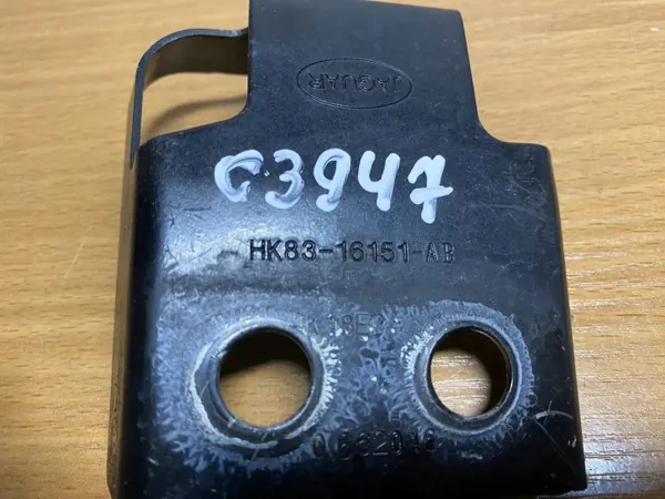Jaguar F-Pace etu vasen lokasuoja kiinnike OEM C3947 image 3