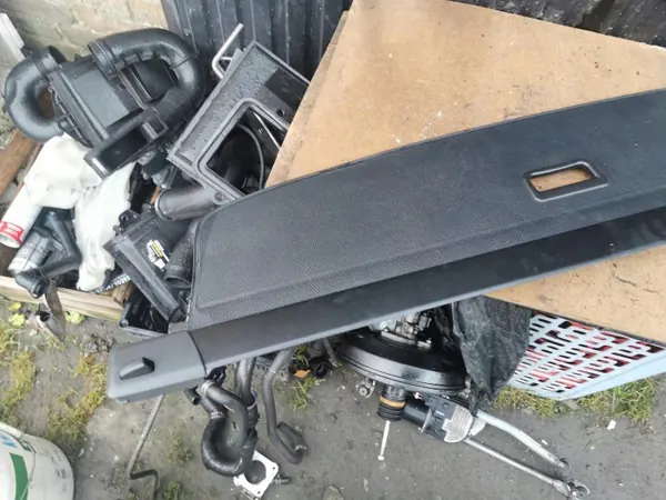 Begagnad VW bagageutrymmesrulle OEM 3C9867871 image 3
