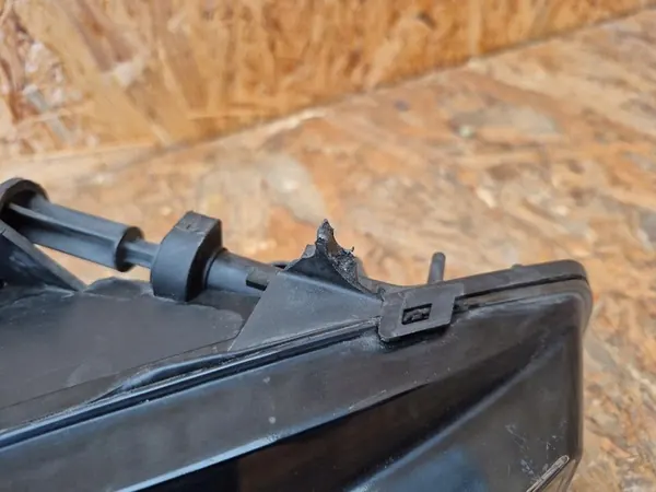 Farol de neblina Audi A3 OE 8V0 941 700 D image 3