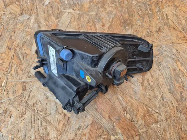 Farol de neblina Audi A3 OE 8V0 941 700 D image 4