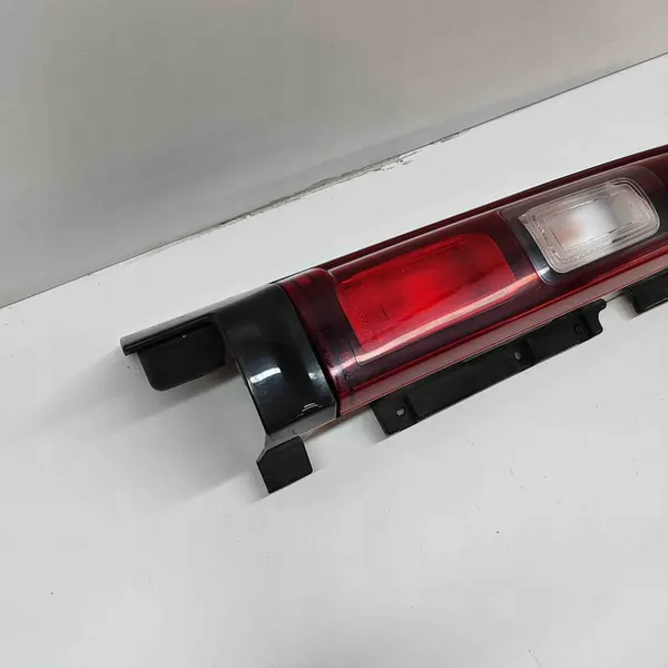 Opel Vivaro 2015 Luz Trasera Izquierda image 2