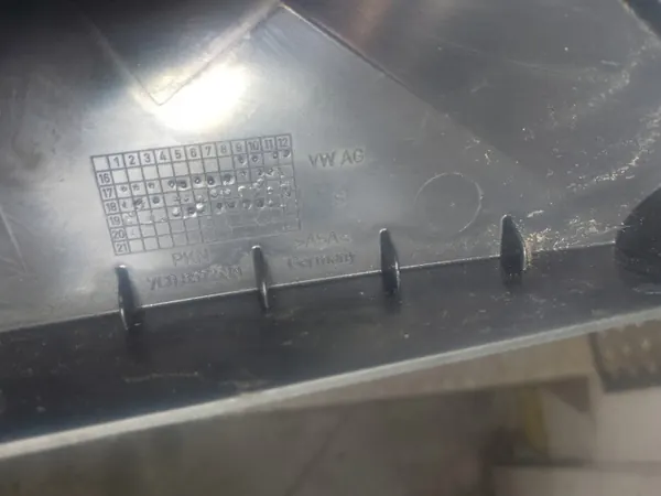 OEM 7C0857538 Tampa Triangular Direita para Crafter image 3