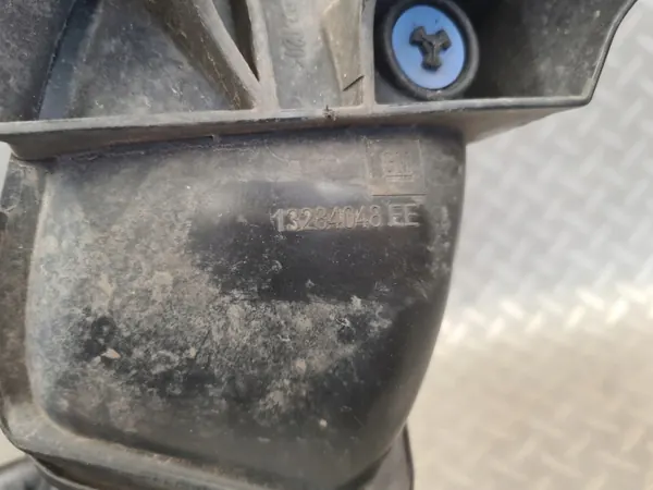 OEM 13284048 ilmanotto kiinnike Opel Astra IV J:lle image 6
