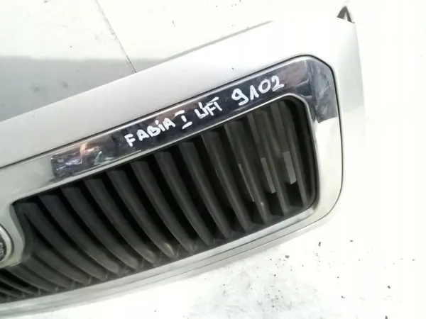 Skoda Fabia I Lift Grilltrim OEM 9102 image 3