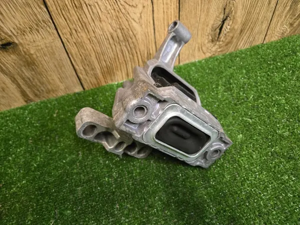 TIGUAN I 2.0TDI Moottorin Kiinnike 5N0199262E image 3