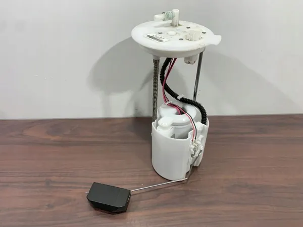 Honda CR-V Polttoainepumppu OEM TLAA01C02011748 image 2