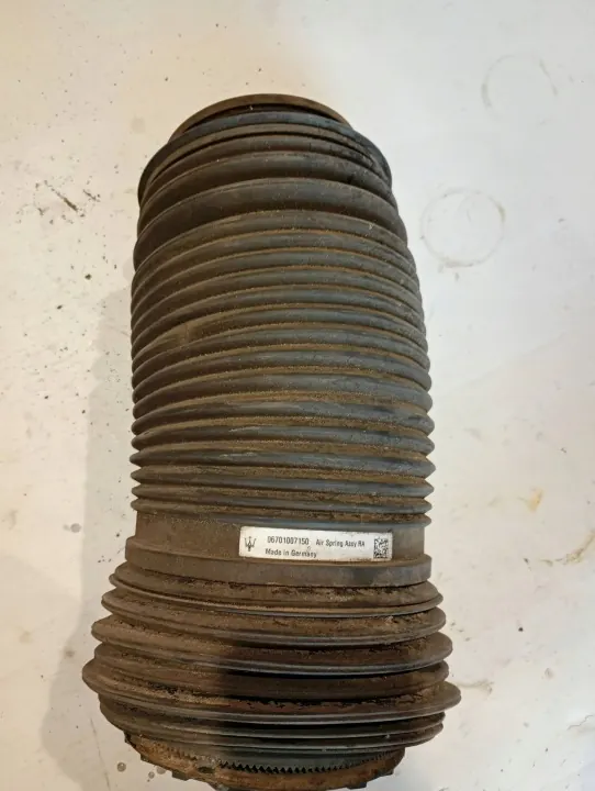 Maserati Levante Hintere Luftfeder OEM 06701007150 image 2