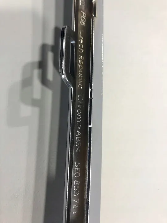 SKODA OCTAVIA III 5E Grill Frame OEM 5E0853761 image 3