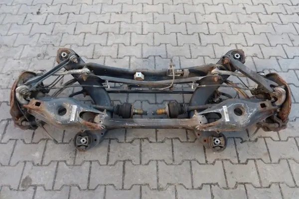 Mercedes W204/W207 Hinterachsträger OEM 2043502515 image 10