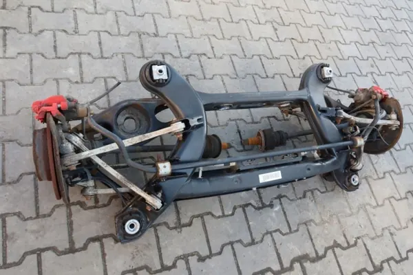 Mercedes W204/W207 Hinterachsträger OEM 2043502515 image 3