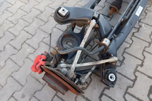 Mercedes W204/W207 Hinterachsträger OEM 2043502515 image 5