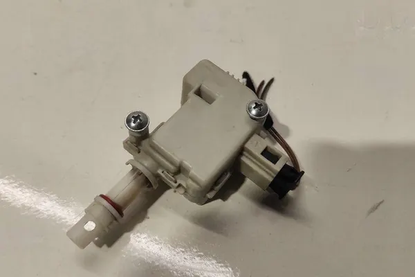 Zentralverriegelungsmotor VW PHAETON 1C0810773 image 2