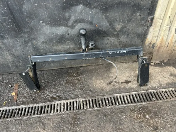 Peräkärkikytkin VW GOLF V VI KOMBI - OEM Bosal Käytetty image 2